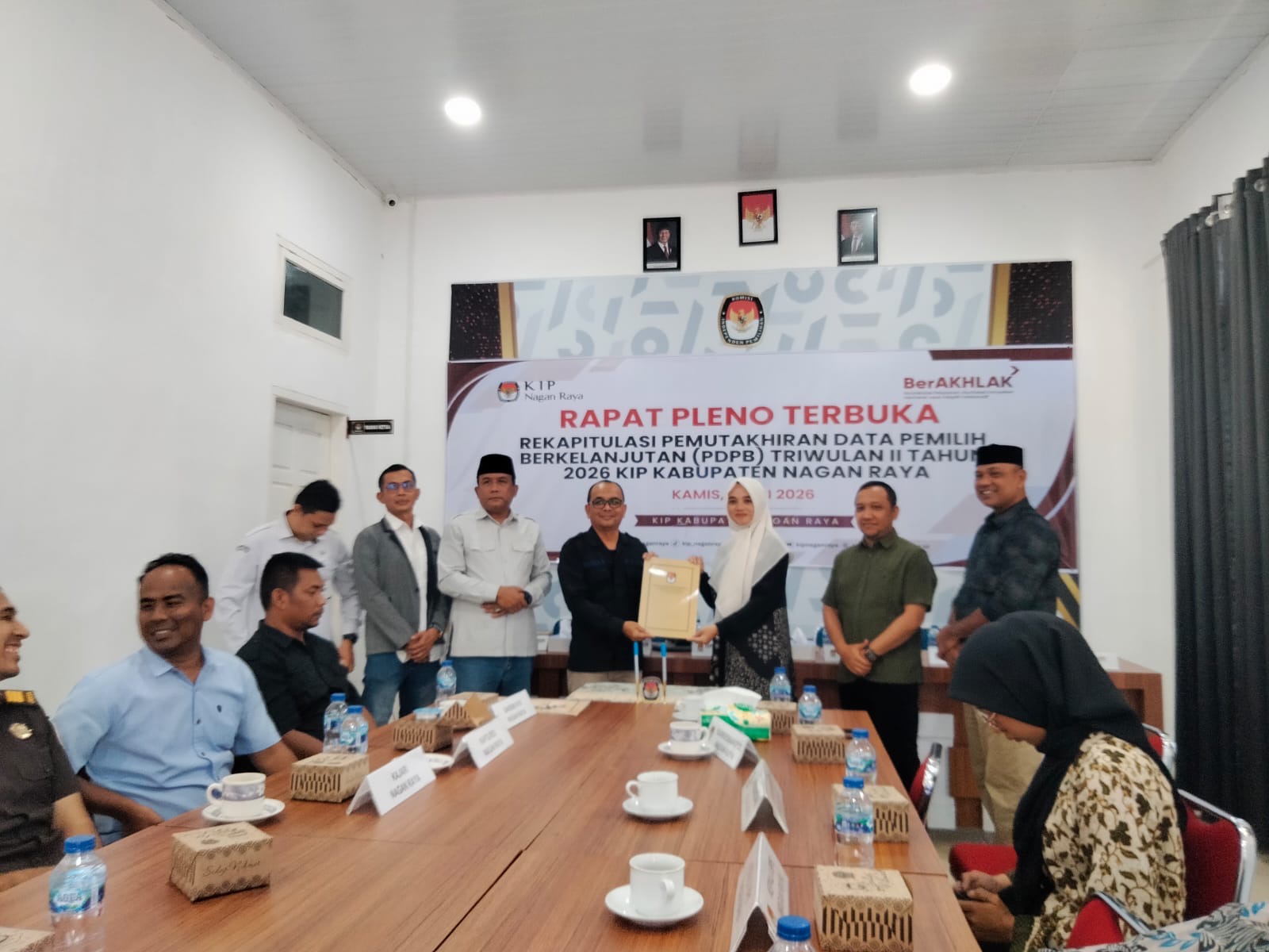Dokumentasi Rapat Pleno Terbuka Rekapitulasi Pemutakhiran Data Pemilih Berkelanjutan (PDPB) Triwulan II Tahun 2026 