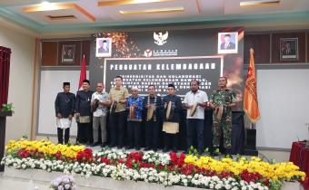 Panwaslih Nagan Raya bersama stakeholder memukul rapai sebagai tanda pembukaan kegiatan penguatan kelembagaan di Aula Grand Nagan Hotel, Rabu 17 September 2025.