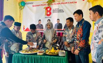 Panwaslih Nagan Raya menggelar upacara Peringatan Hari Ulang Tahun Bawaslu ke-18